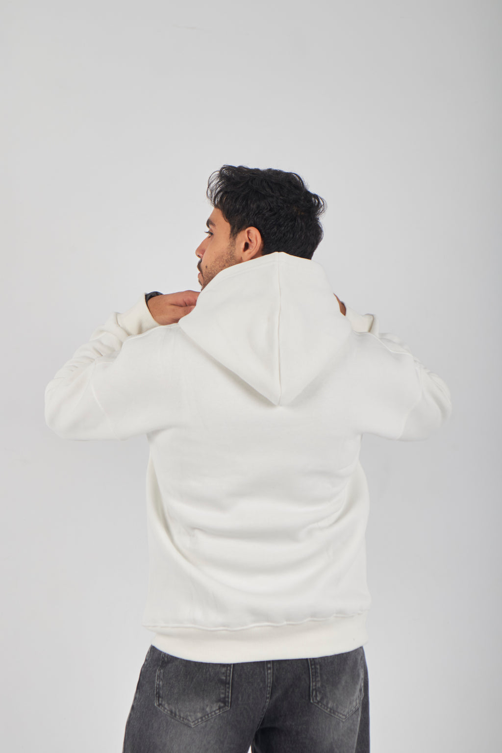 BE DIFFERENT
OVERSIZED HOODIE