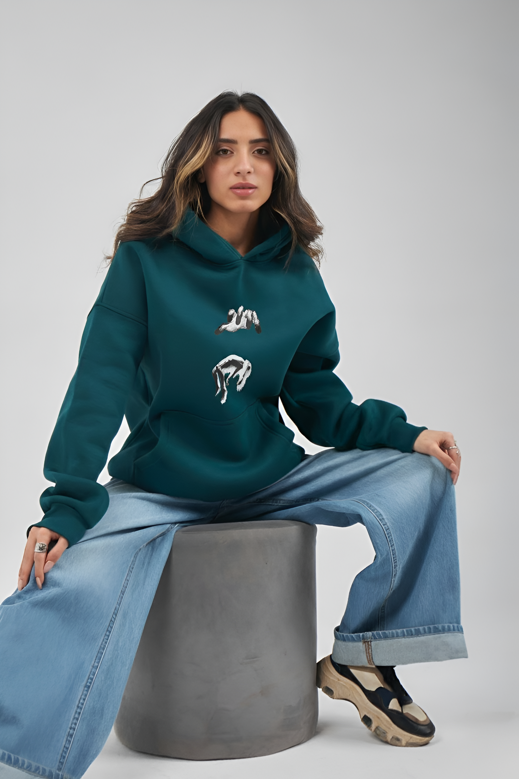 CONTROLLING
OVERSIZED HOODIE