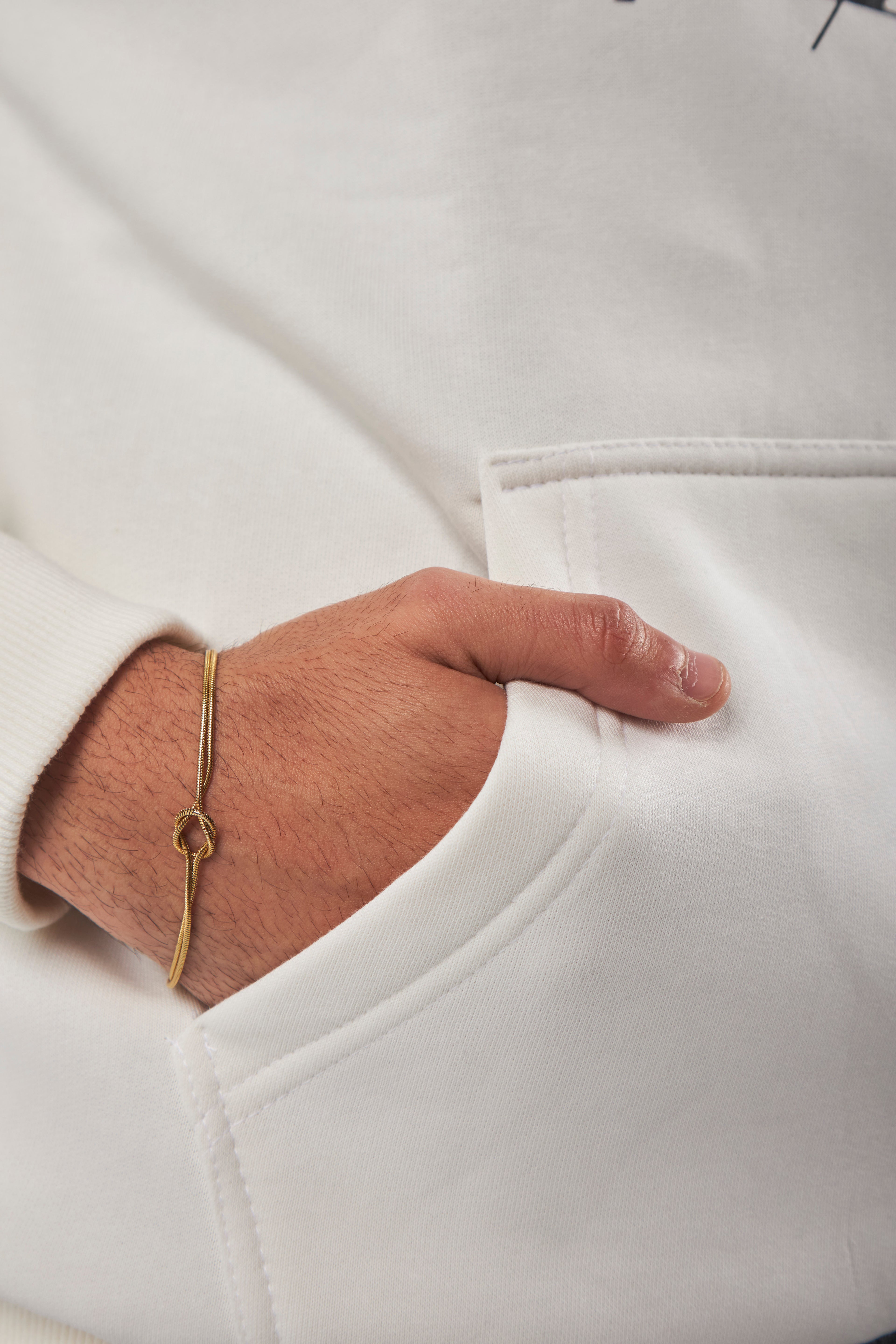 BE DIFFERENT
OVERSIZED HOODIE